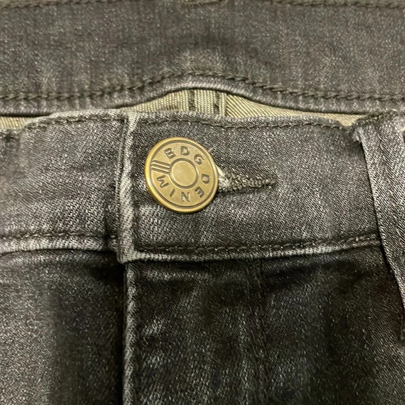 BDG Urban Outfitters Denim Black Twig Mid Rise Distressed Knee Raw Hem Jeans 28 - Picture 11 of 16